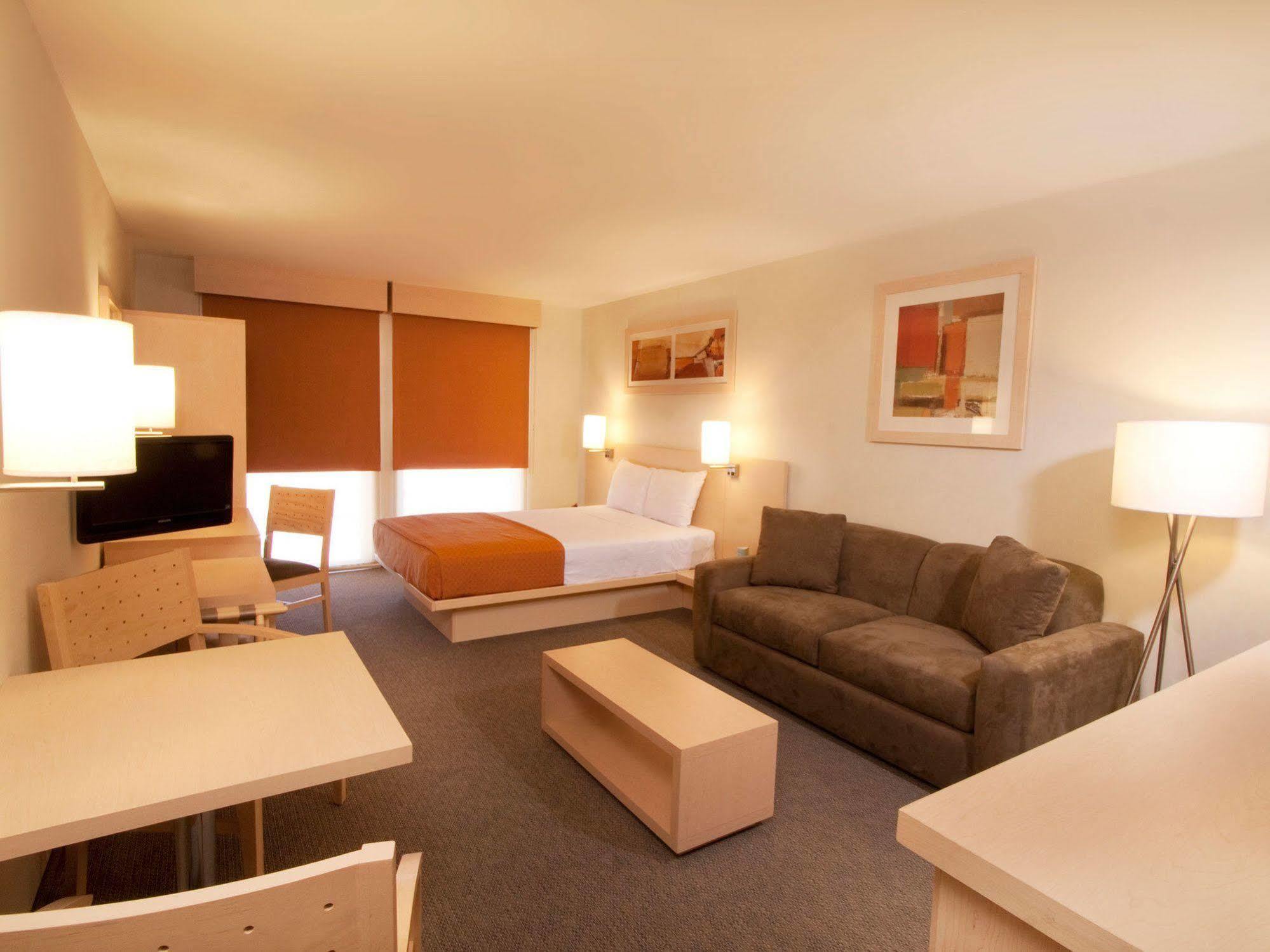 City Express By Marriott Saltillo Norte Экстерьер фото
